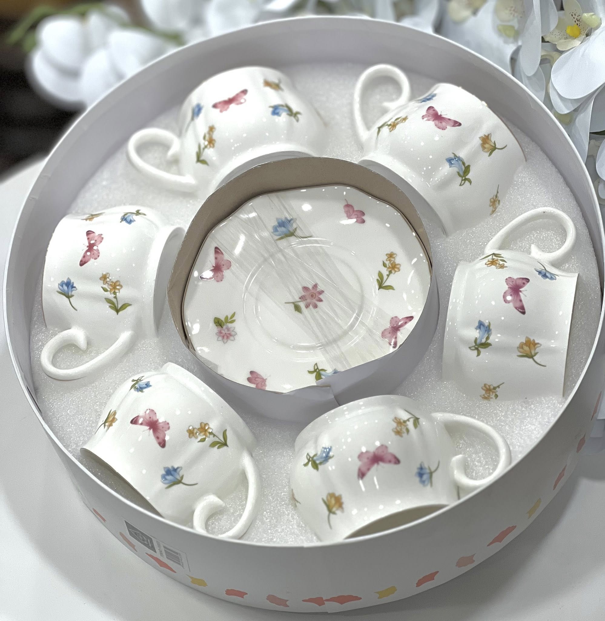 🌸 فناجين كابتشينو مزخرفة بعناية